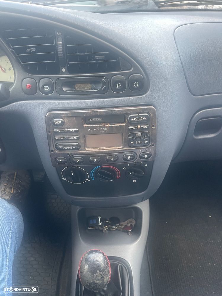 Ford Fiesta 1.25 Techno - 9