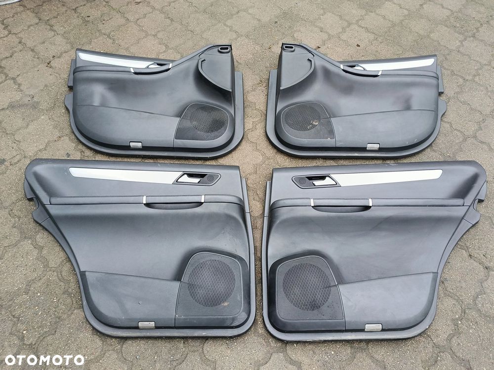W251 tapicerka drzwi przód tył komplet skóra Mercedes