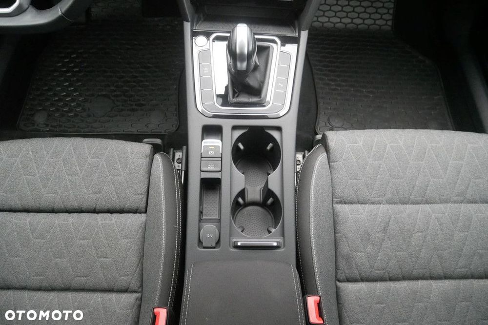 Volkswagen Passat Variant 2.0 TSI Business DSG - 11