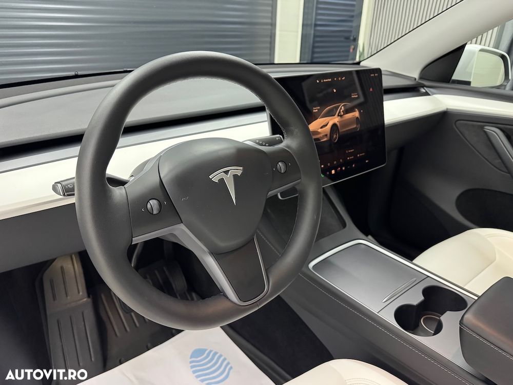 TESLA Model Y 2023 — imagine 40