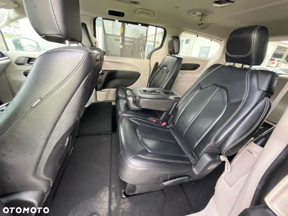 Chrysler Pacifica - 8