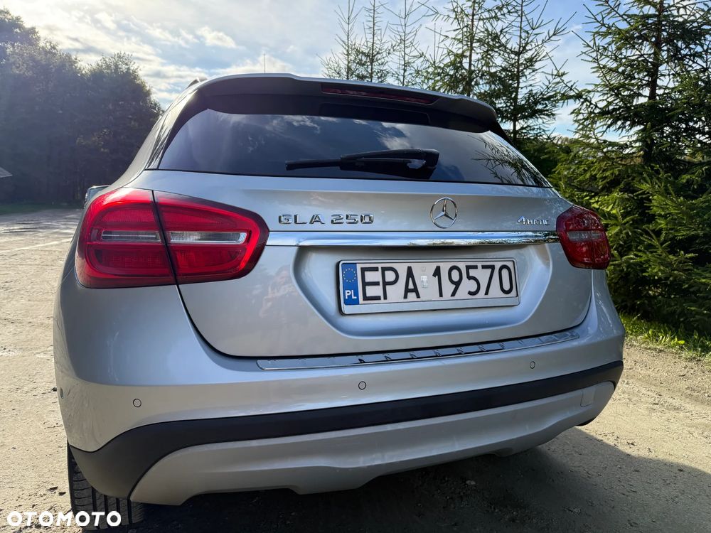 Mercedes-Benz GLA 250 4-Matic - 9