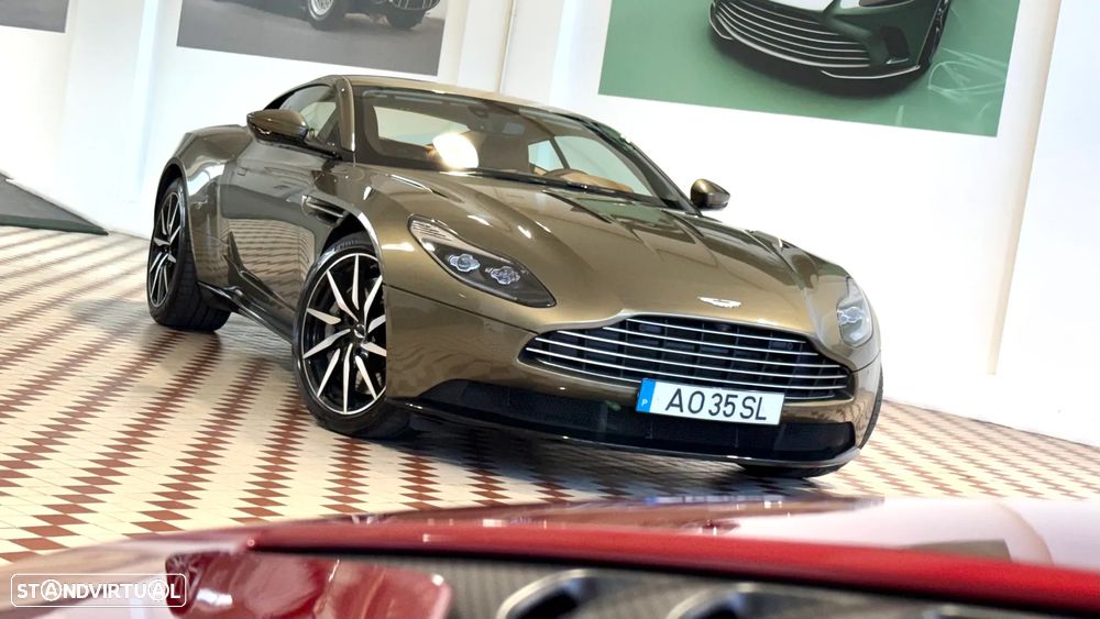 Aston Martin DB11 Coupé - 5