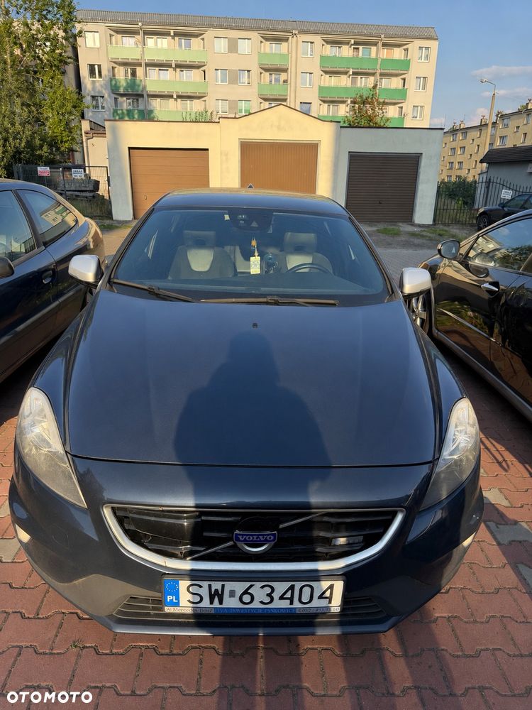 Volvo V40 D4 R-Design - 2
