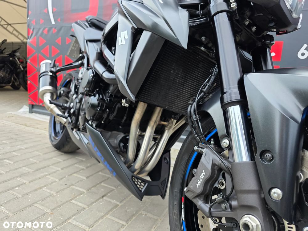 Suzuki GSX - 33