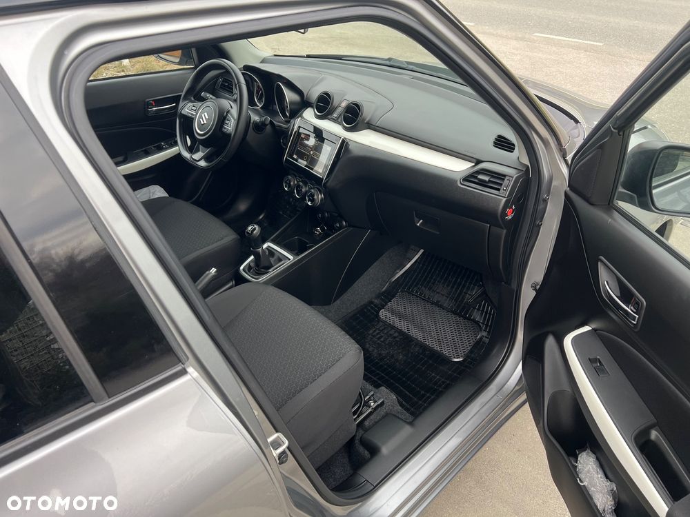 Suzuki Swift 1.2 Premium Plus - 33