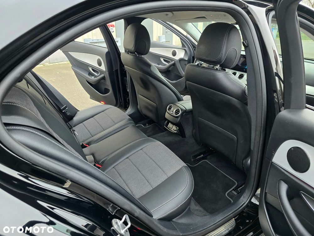 Mercedes-Benz Klasa E 300 Business Edition - 17