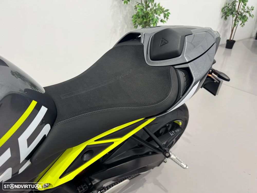 Triumph Street Triple 765 Moto2 - 14