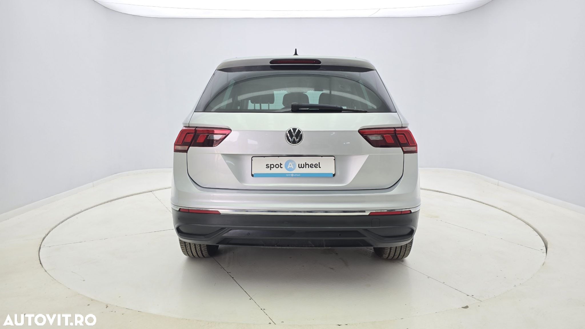 Volkswagen Tiguan - 8