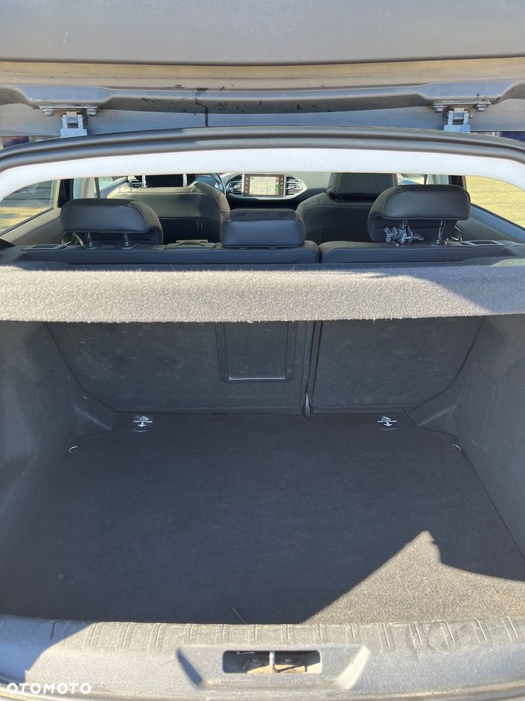 Peugeot 308 - 8