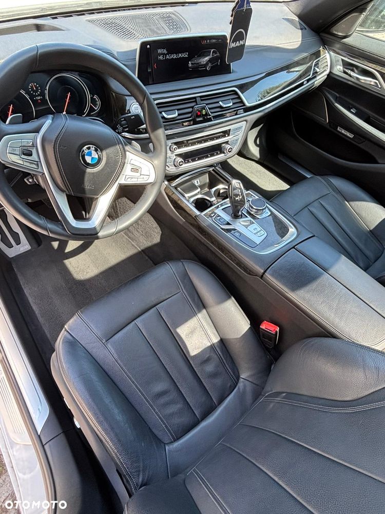 BMW Seria 7 740Li - 24