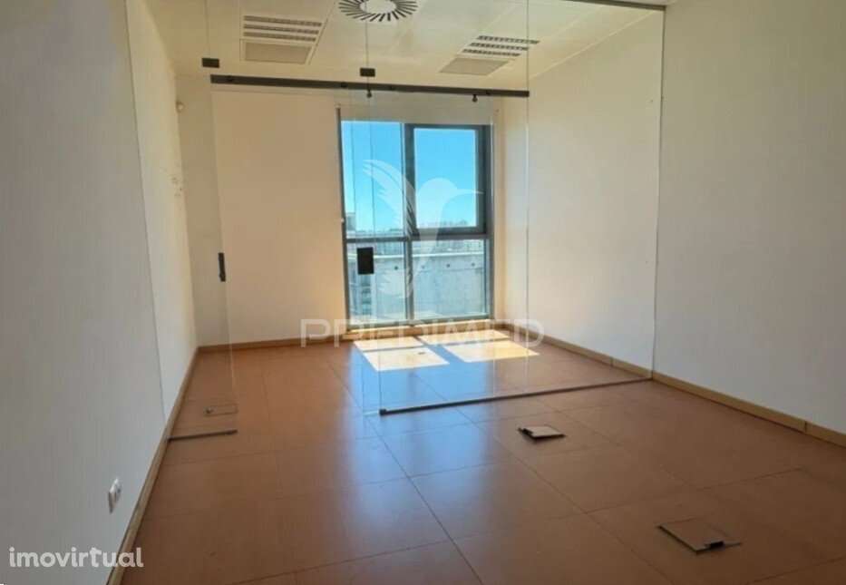 Escritório com vista rio, WC privativo e estacionamento - Grande imagem: 3/17