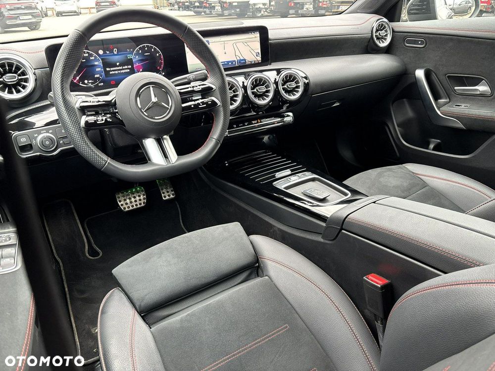 Mercedes-Benz CLA - 13