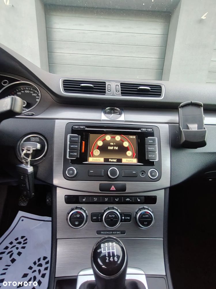 Volkswagen Passat - 13