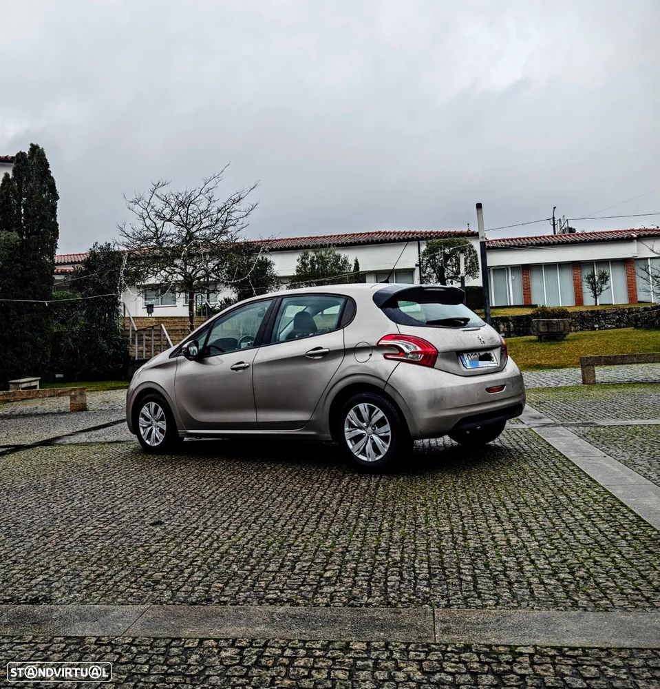 Peugeot 208 1.2 PureTech Signature EAT6 - 21