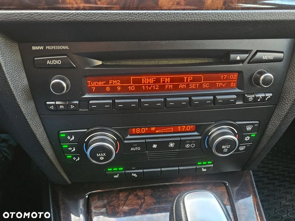 BMW Seria 3 325i Touring - 29