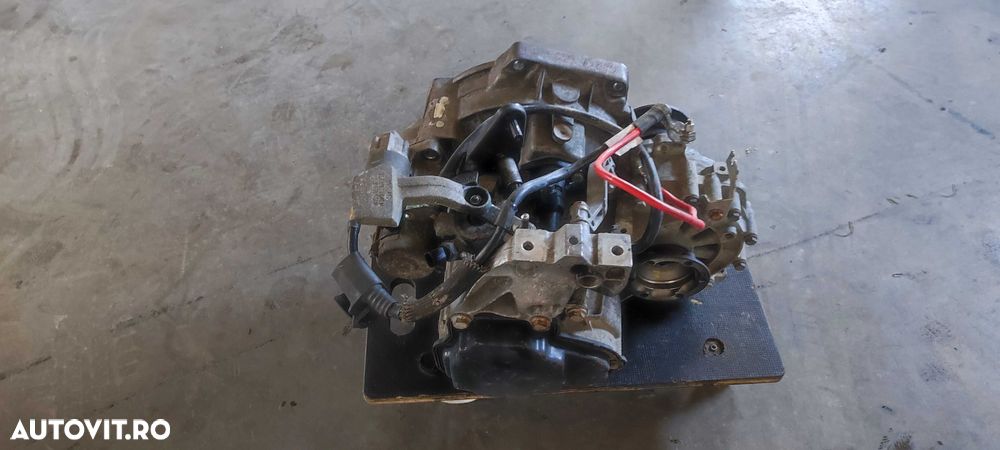Cutie viteze manuala 5 trepte cu electromotor volkswagen vw caddy 2008 motor 1.9 BLS cod cutie JCS - 4