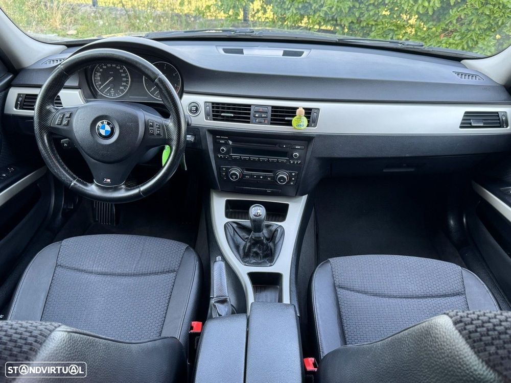 BMW 320 d Touring - 16