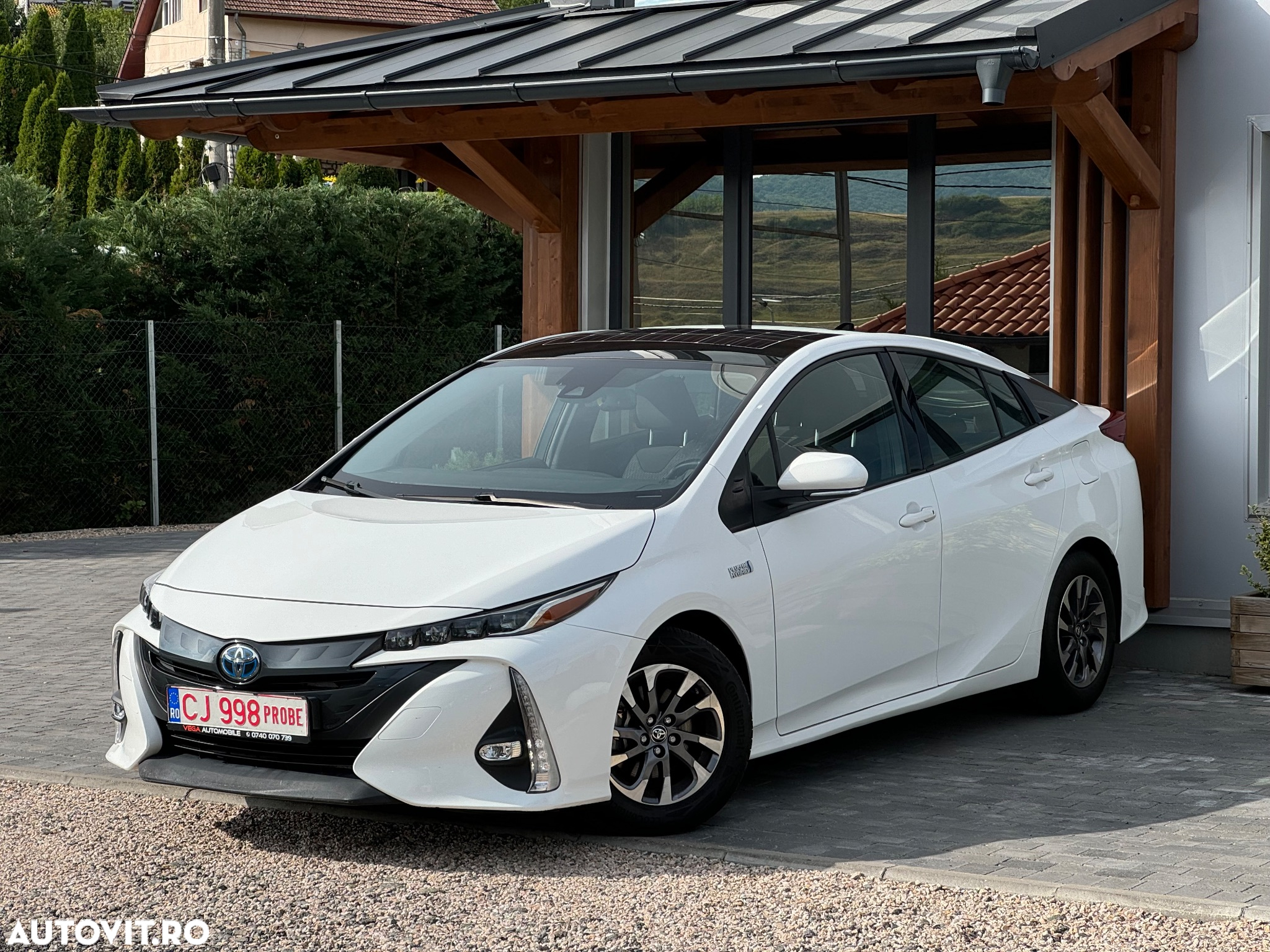 Toyota Prius Plug-in Hybrid Solar - 2