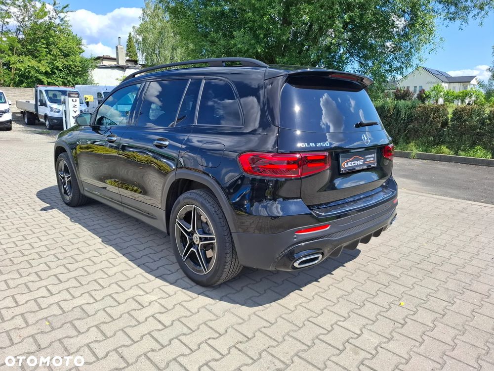 Mercedes-Benz GLB 250 4-Matic AMG Line 8G-DCT - 30