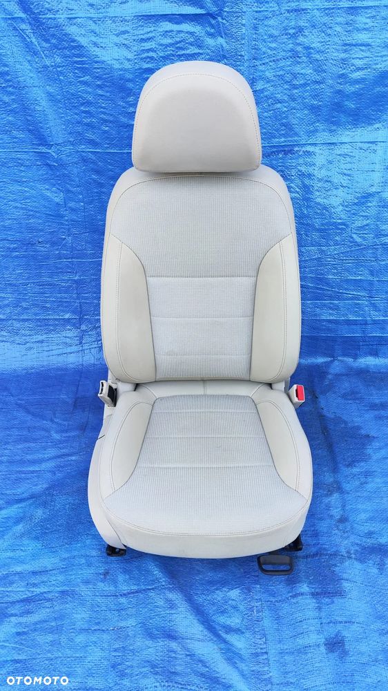 FOTEL PRAWY PRZÓD PÓŁSKÓRA PÓŁ SKÓRA BEŻOWY KREMOWY NAPINACZ DOPINACZ ZAPINKA PASA OSŁONA OPEL INSIGNIA A EUROPA - 1