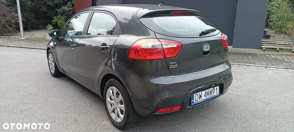 Kia Rio 1.2 L - 12