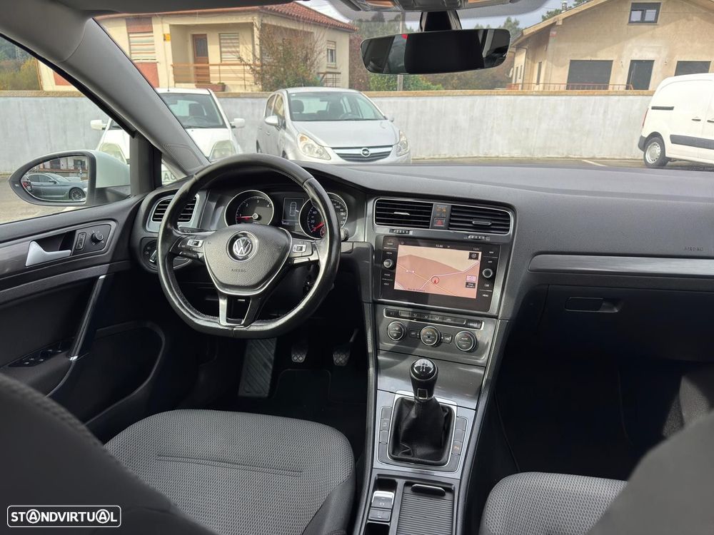 VW Golf 1.6 TDI Confortline - 13