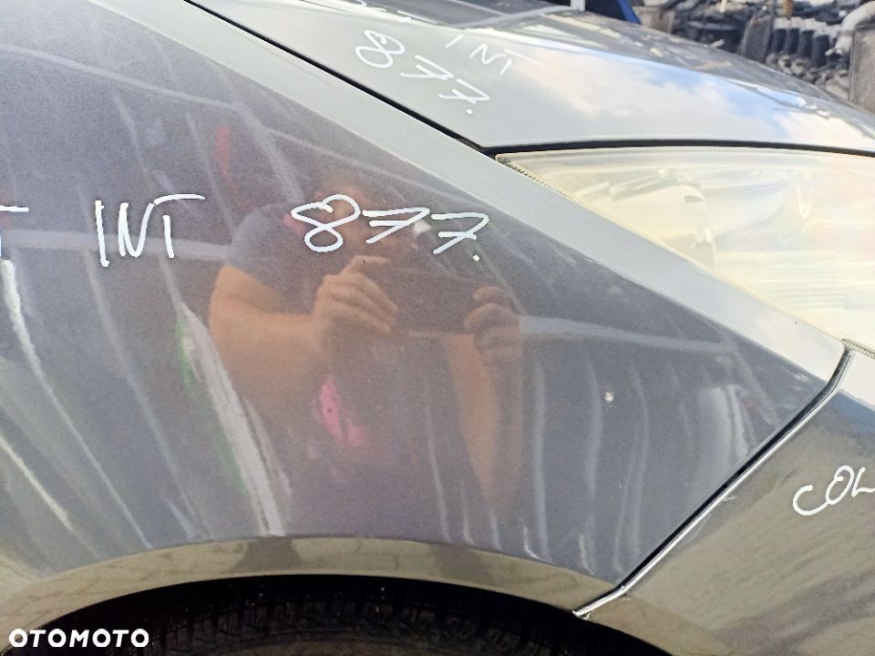 Błotnik Prawy Przedni Przód Mitsubishi Colt VI Kolor: INT - 5