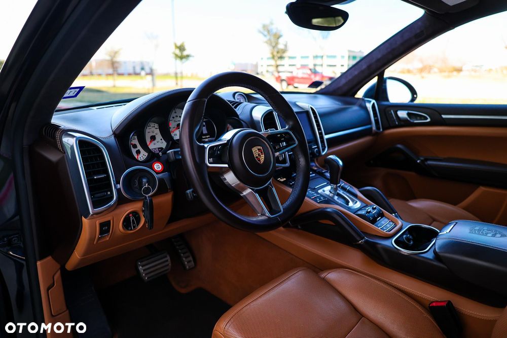 Porsche Cayenne - 16