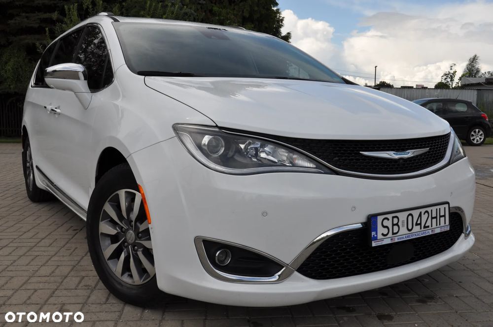 Chrysler Pacifica - 1