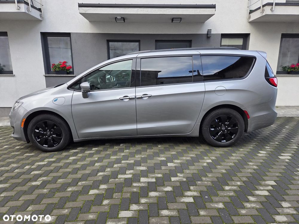 Chrysler Pacifica - 4