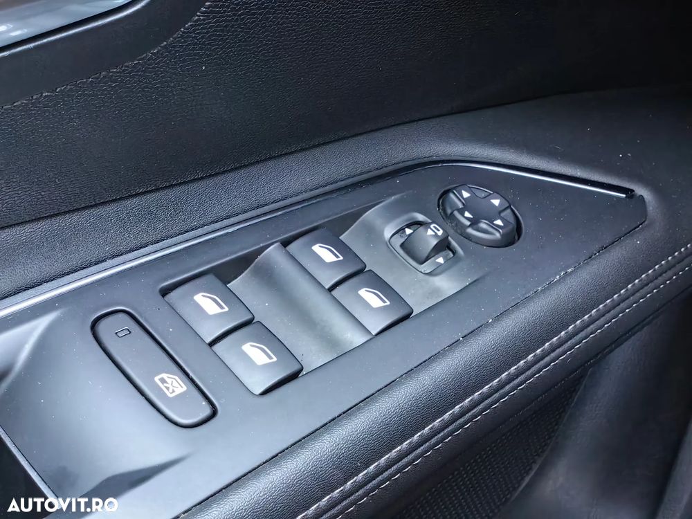 Peugeot 5008 PureTech 130 Stop & Start GPF EAT8 Allure Business-Paket - 31