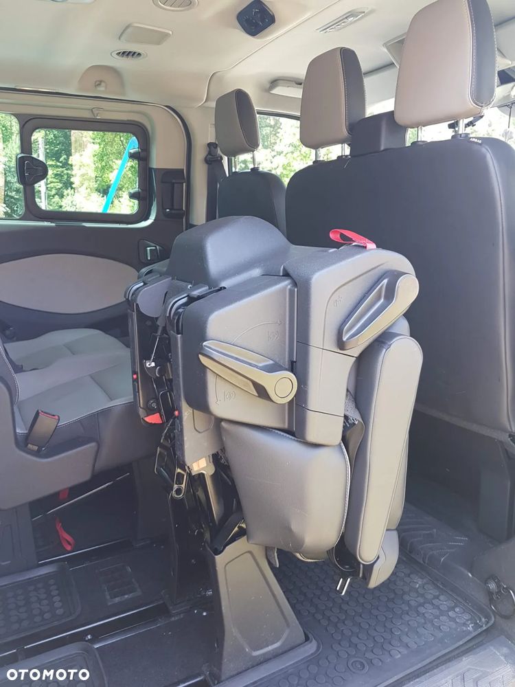 Ford Tourneo Custom - 33