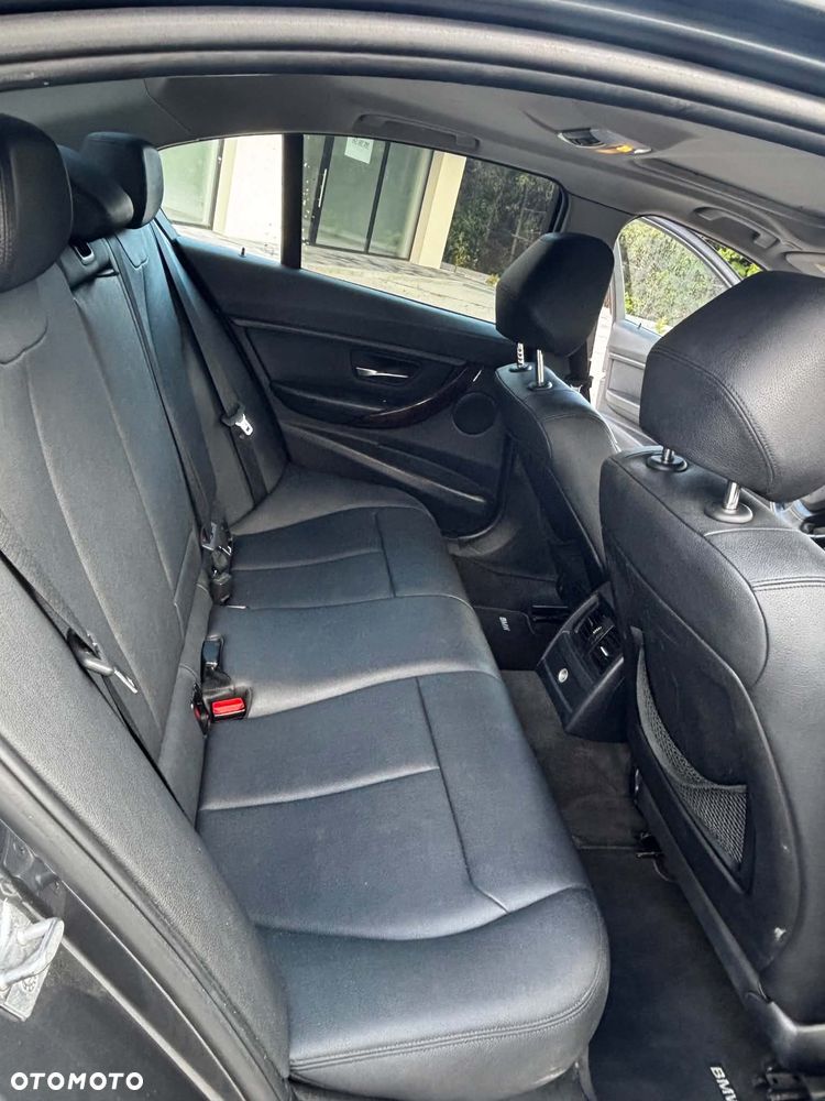 BMW Seria 3 328i xDrive - 7