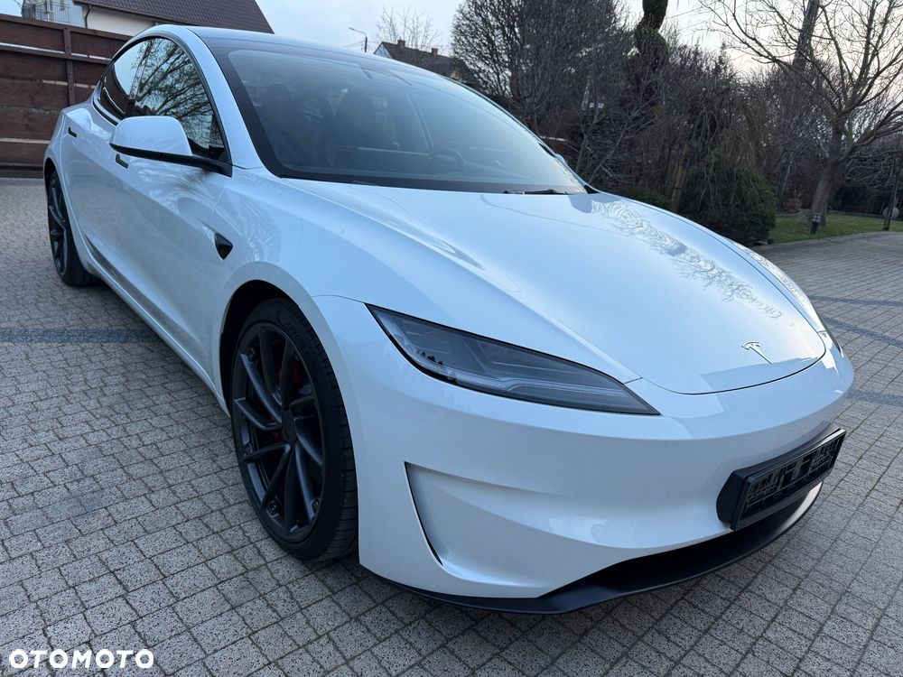 Tesla Model 3 - 4
