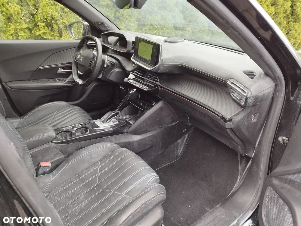 Peugeot 2008 PureTech 155 EAT8 GT - 13