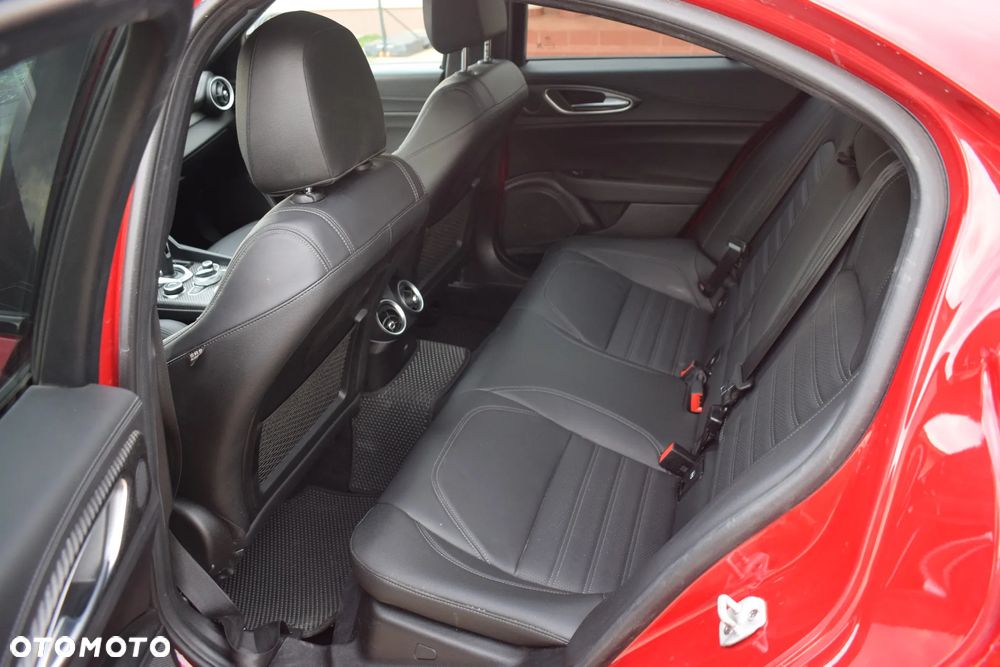 Alfa Romeo Giulia 2.9 Bi Turbo V6 Quadrifoglio - 11