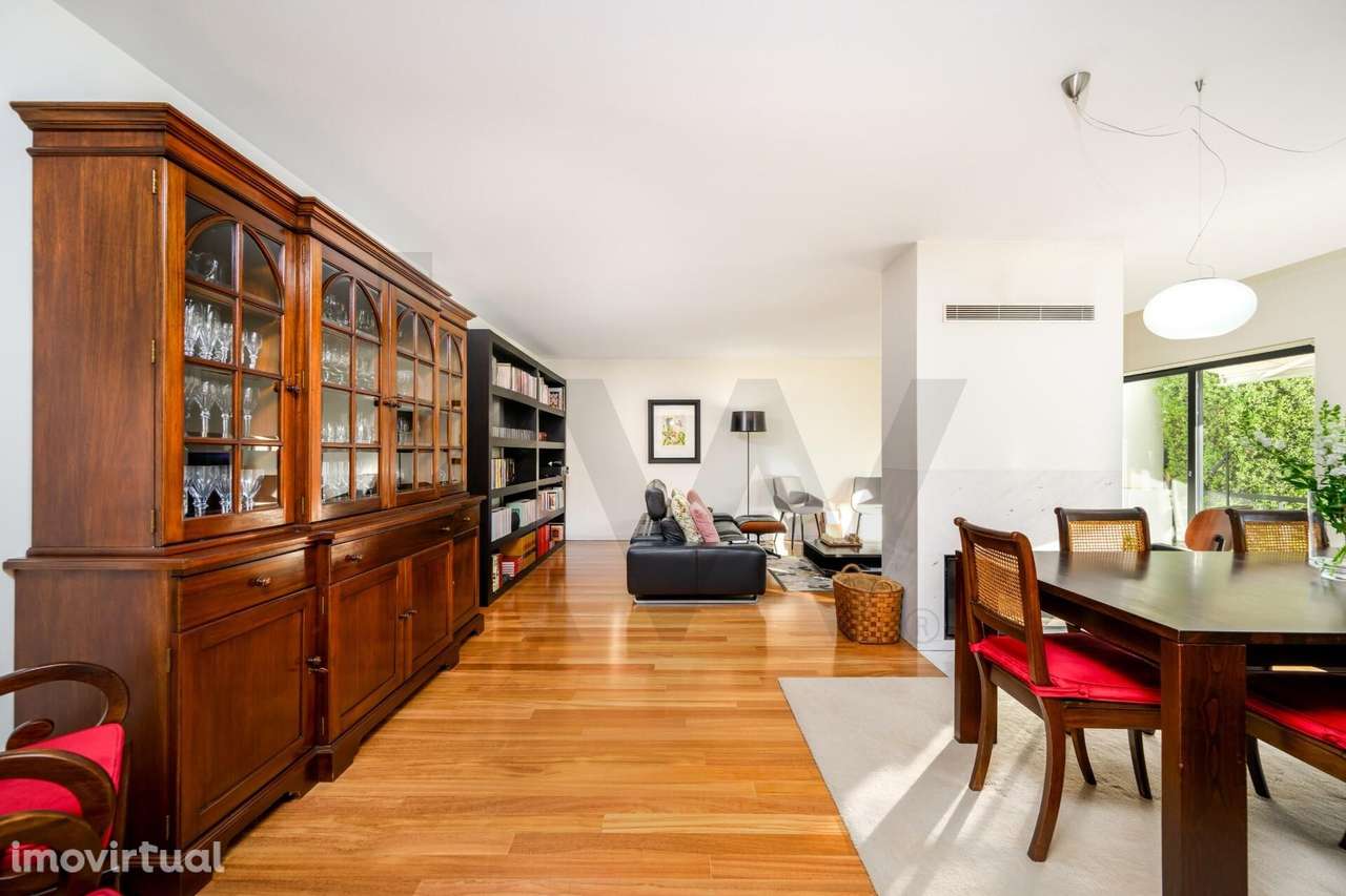 Andar Moradia T4+1 com Grande Jardim a 3 Minutos da Praia de Miramar - Grande imagem: 5/44