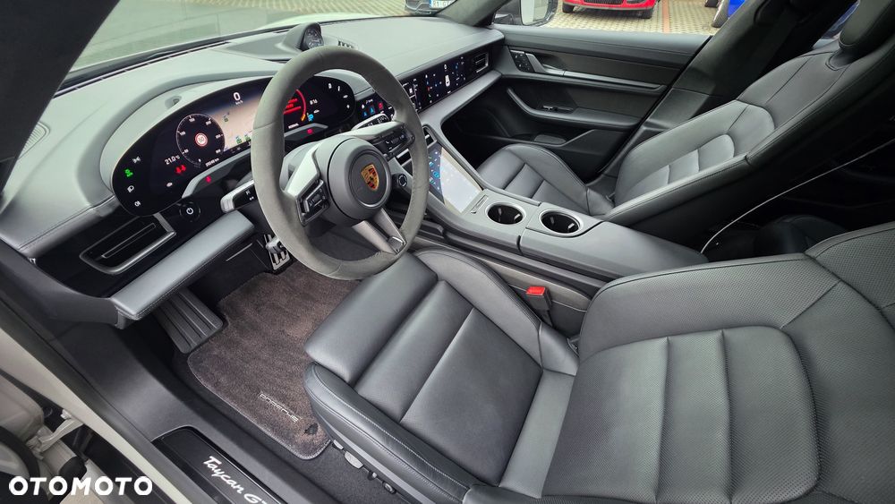 Porsche Taycan GTS - 13