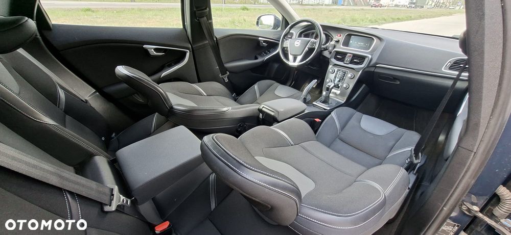 Volvo V40 D4 Momentum - 22