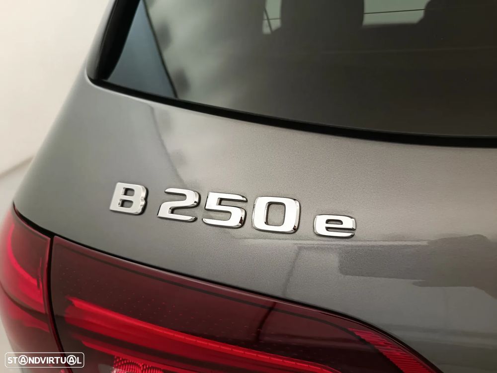 Mercedes-Benz B 250 e AMG Line - 32