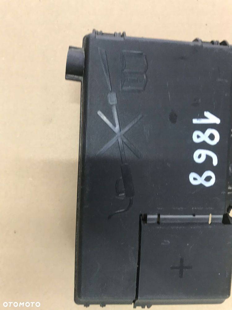 KLEMA SKRZYNKA BEZPIECZNIKÓW NA AKUMULATOR MERIVA II B 13354391 - 2