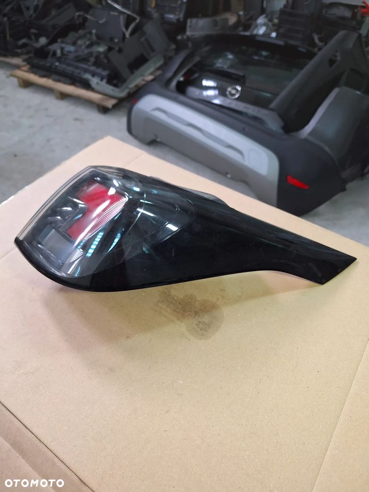 OPEL CROSSLAND lift  21R lampa prawa lewa  tył w błotnik - 14