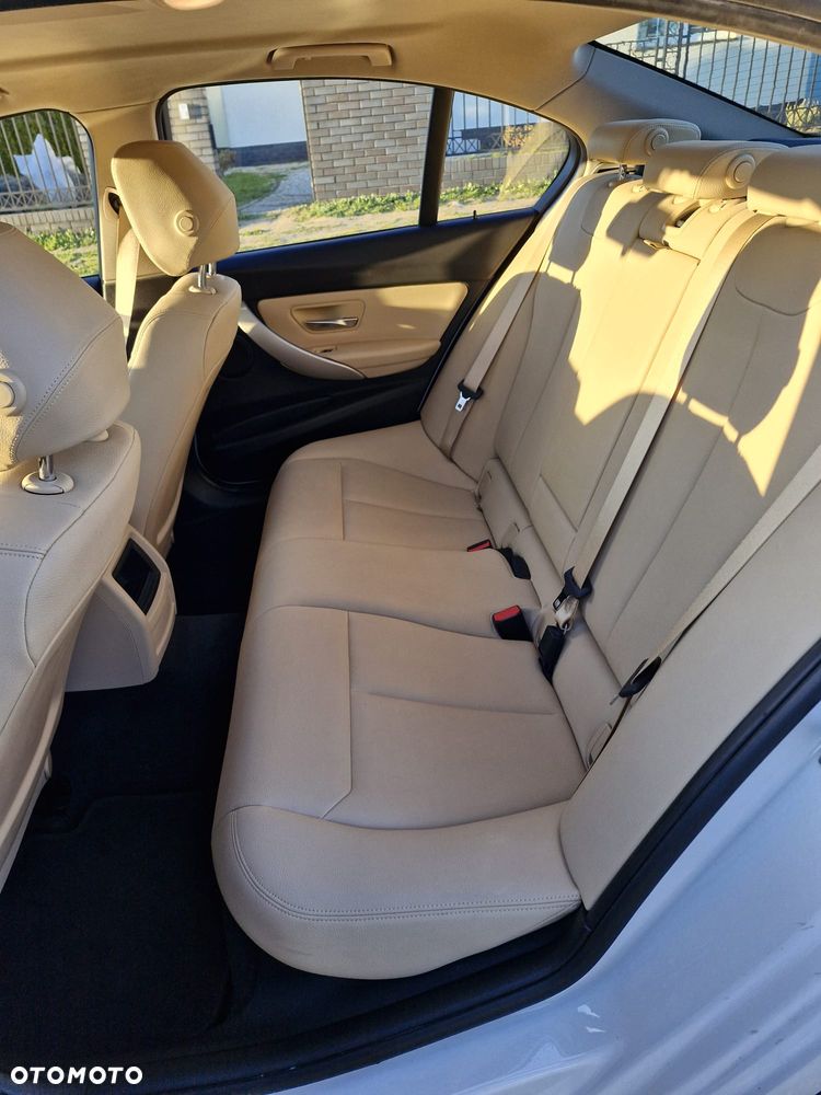 BMW Seria 3 318i - 9