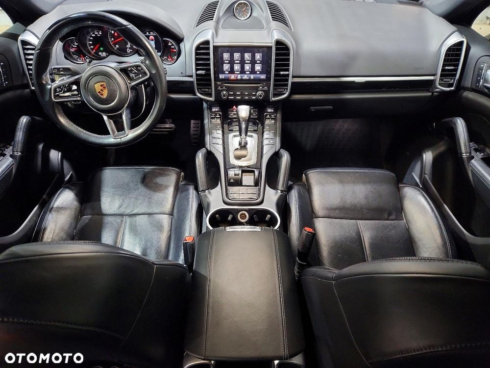 Porsche Cayenne Platinum Edition - 7