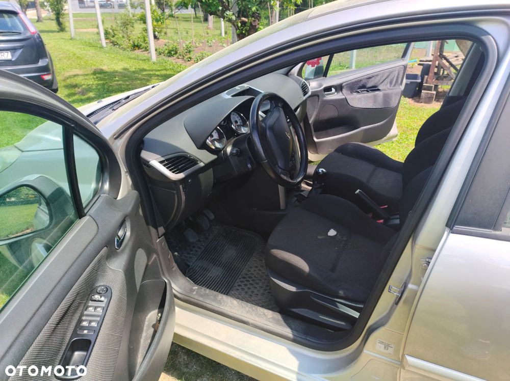 Peugeot 207 1.4 - 10