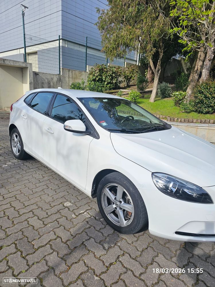 Volvo V40 2.0 D2 Kinetic Geartronic - 1