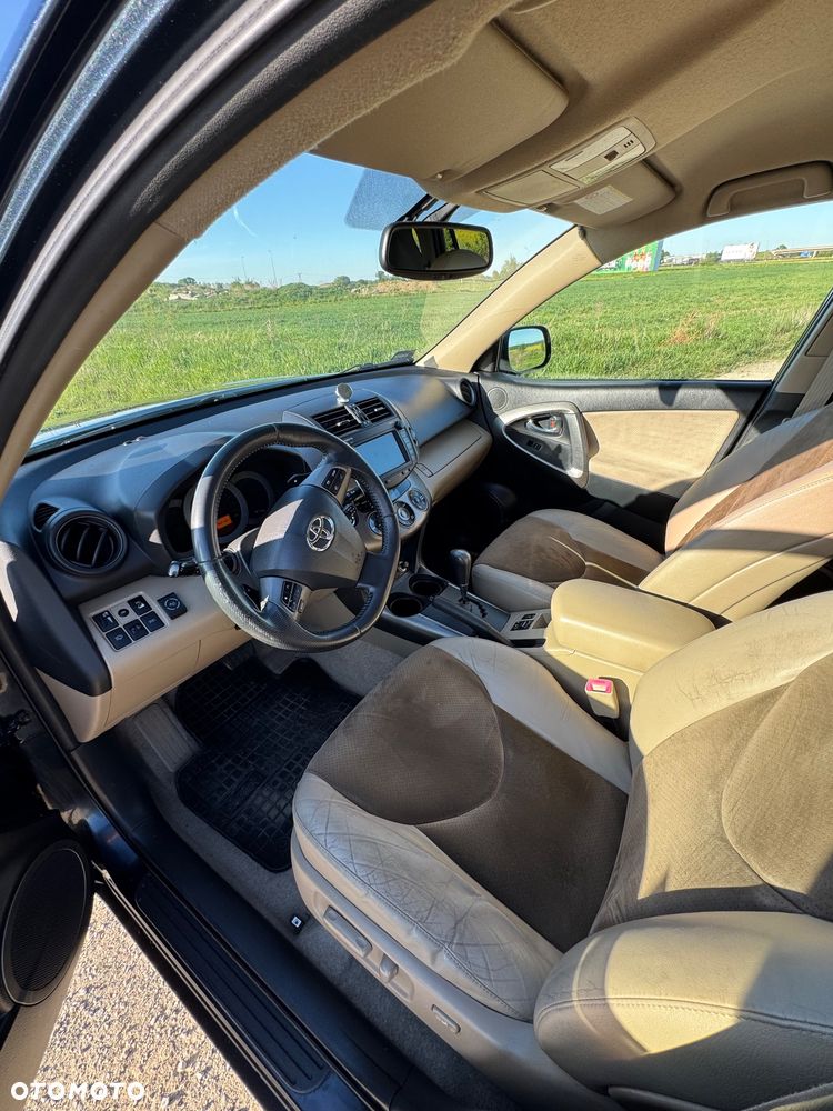 Toyota RAV4 - 23