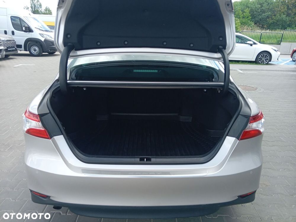 Toyota Camry - 13
