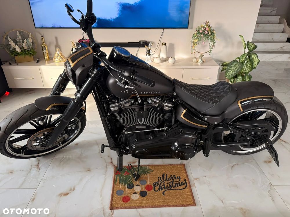 Harley-Davidson Softail Breakout - 8
